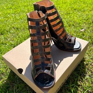 Never worn,size 8 bedstu, original price $220